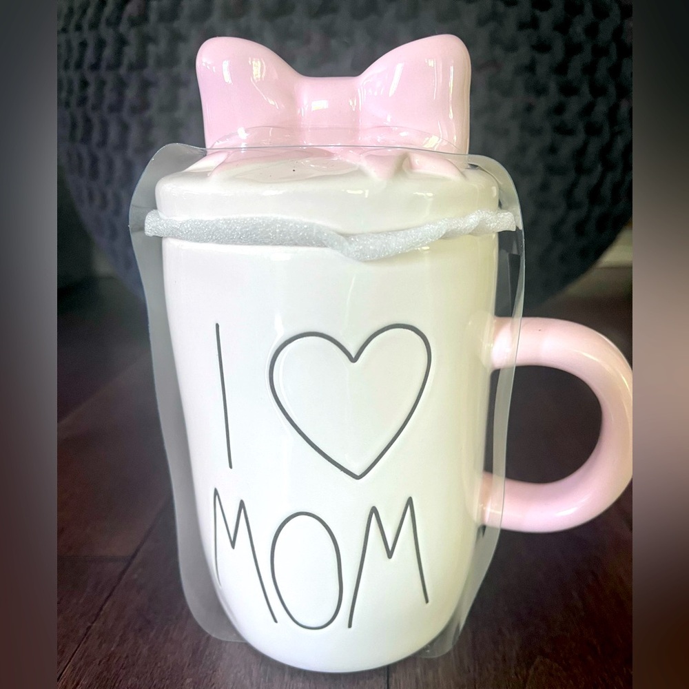 Rae Dunn “I ❤️ Mom” pink and white mug with lid
